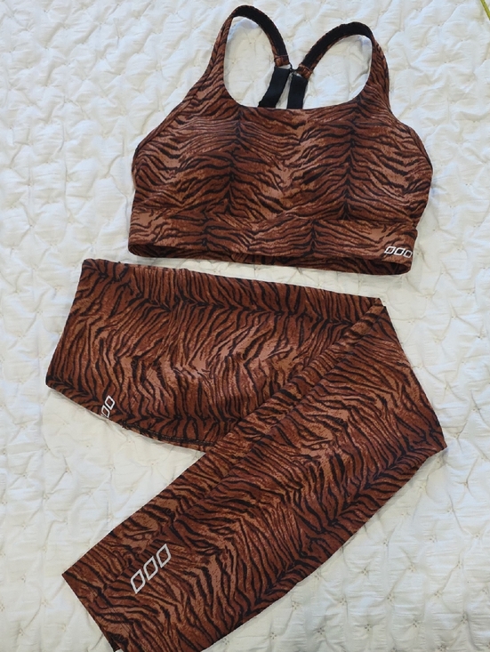 Lorna Jane Other - Lorna Jane Brown Tiger-Print Sports Bra & Leggings